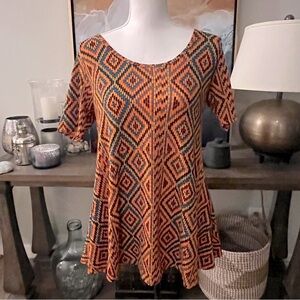 2/$20 LuLaRoe Simply Comfortable Colorful Geometric Print Top size XXS